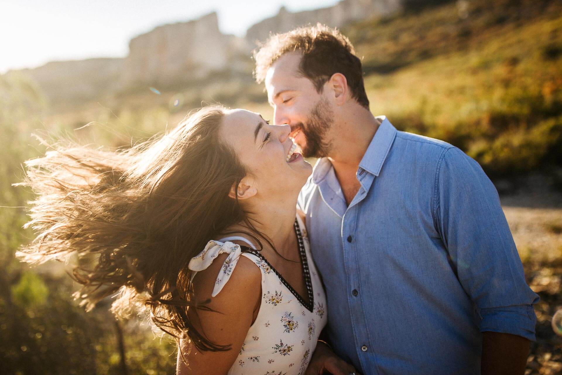 Photographe couple provence olivier nature spontané-10 - Baptiste Dulac